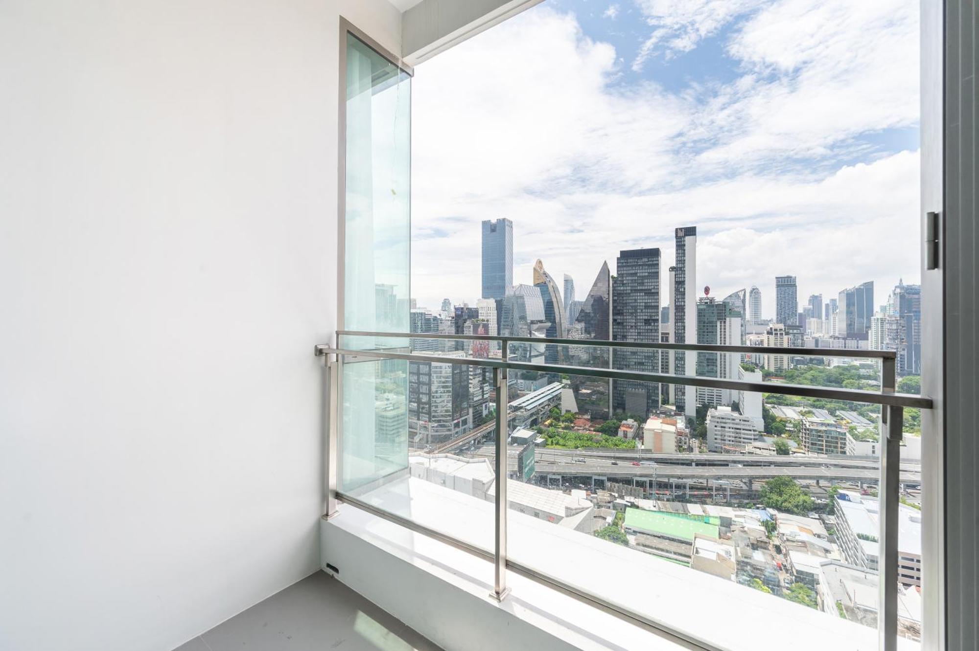 The Rich Residence Sukhumvit Nana Bangkok Bagian luar foto