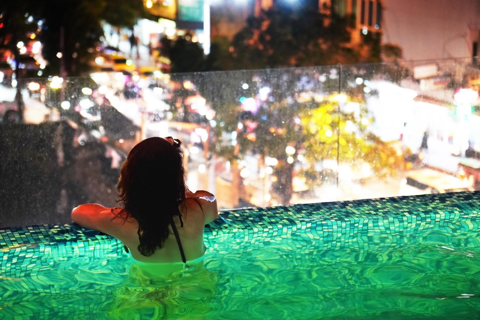 The Rich Residence Sukhumvit Nana Bangkok Bagian luar foto