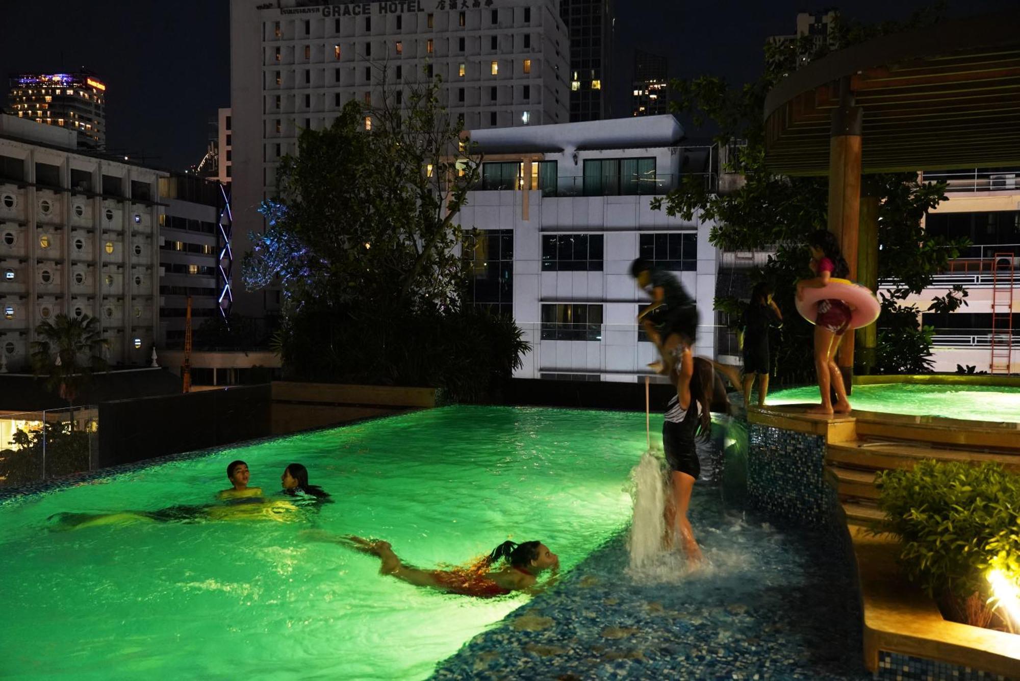 The Rich Residence Sukhumvit Nana Bangkok Bagian luar foto